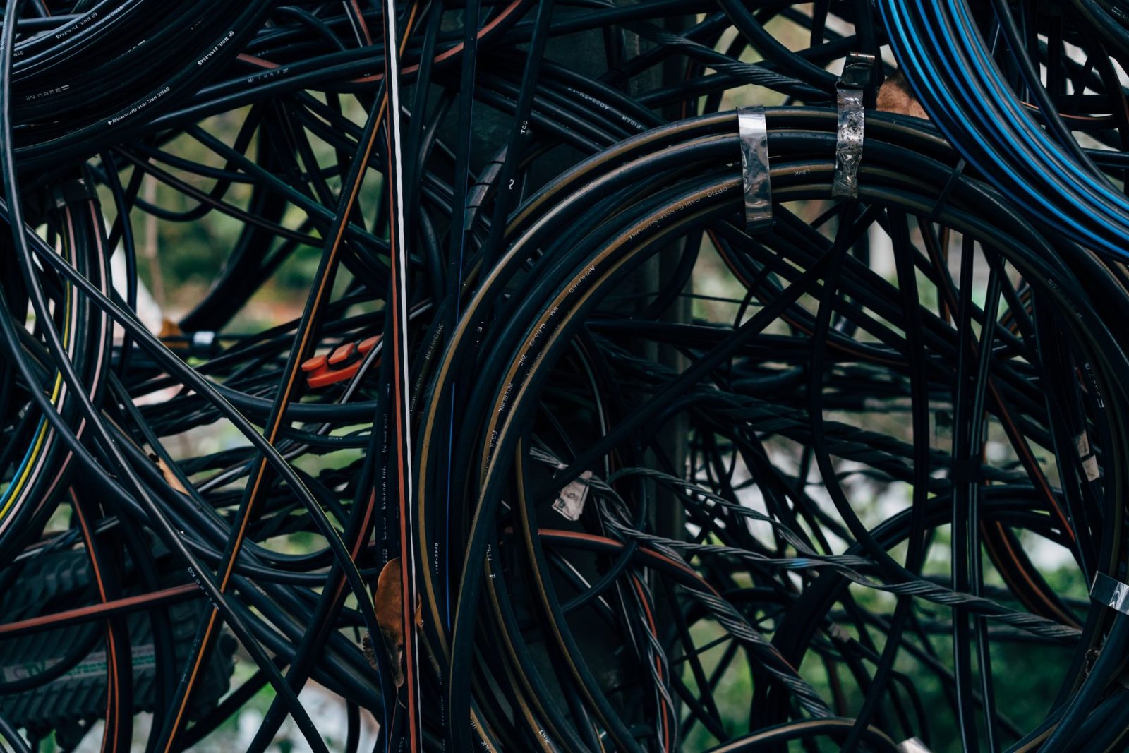 Suporte de fios elétricos: O que avaliar na hora de escolher