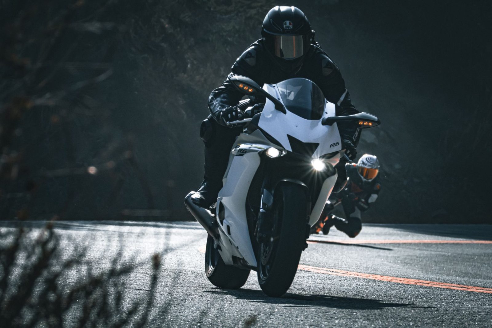 Organizador de Roupas para Baú de Moto: O Que Avaliar