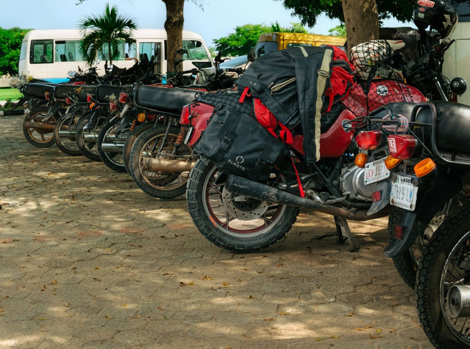 Organizador de Roupas para Baú de Moto: O Que Avaliar
