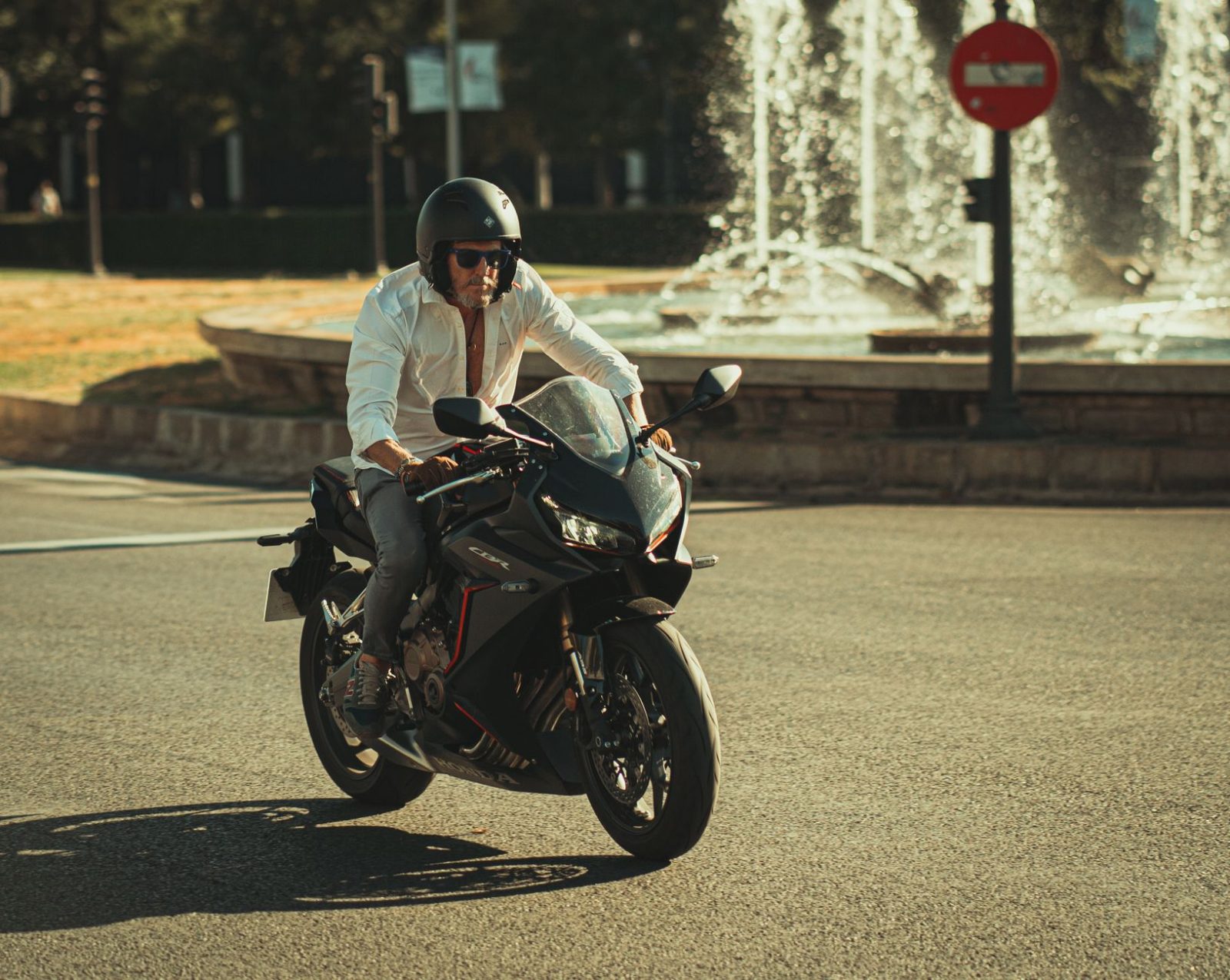 Como Escolher o Melhor Baú ou Organizador (Contêiner) para sua Moto